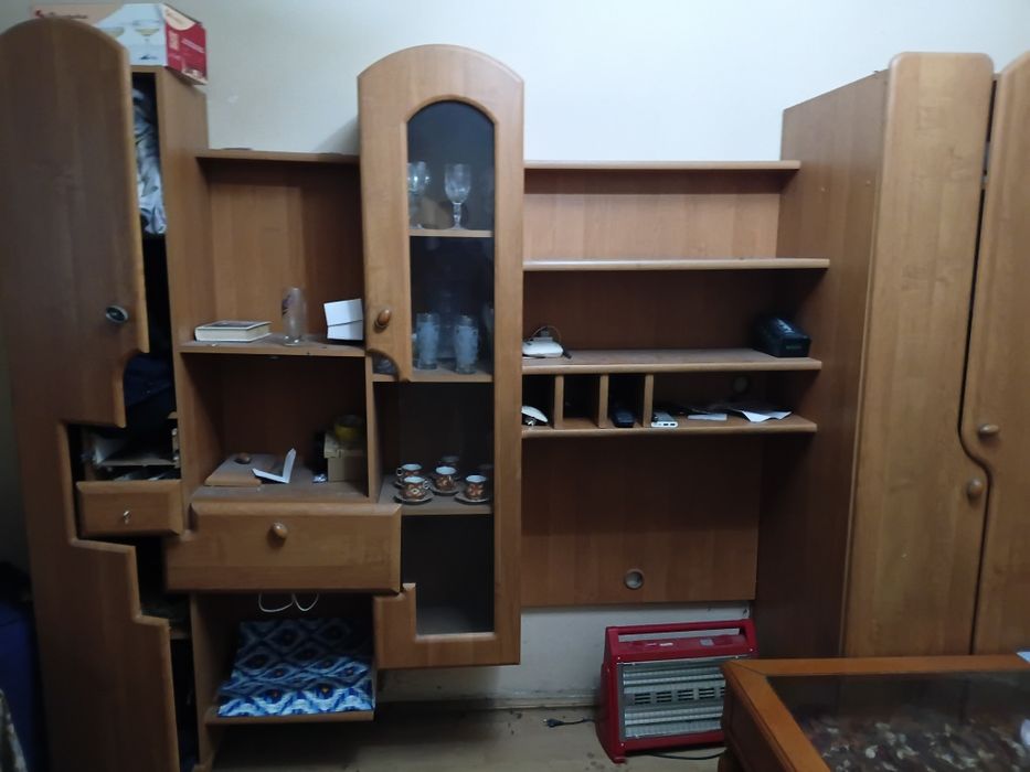 Продаётся Стенка,сервант