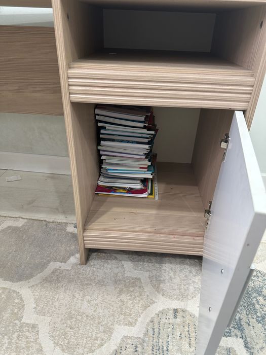 Продается письменный стол