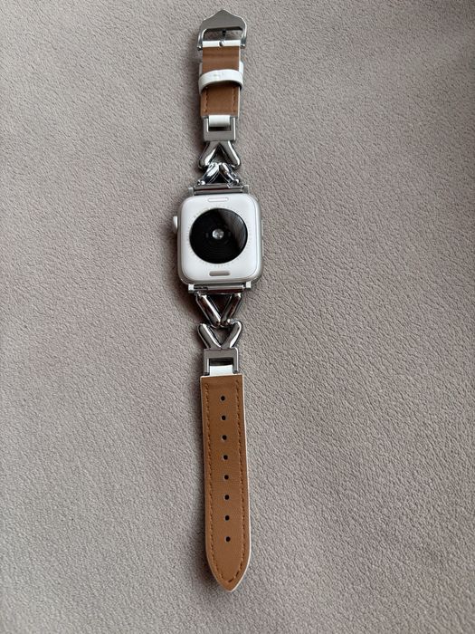 Бяла каишка за Apple Watch