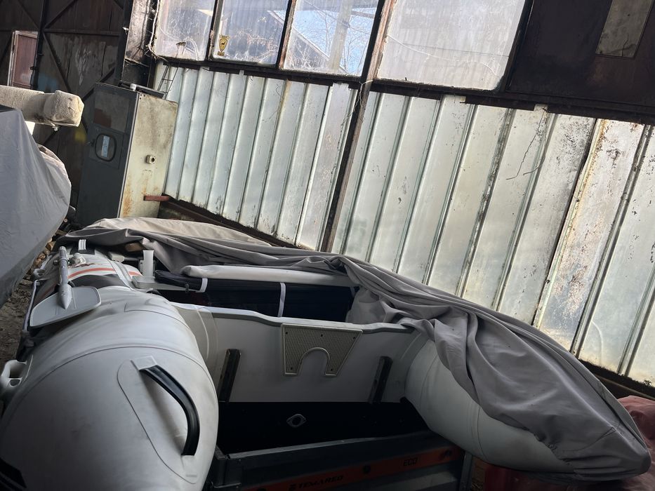 Лодка-3,60 м с четиритактов двигател ““Tohatsu“-9,8 коня къс ботуш