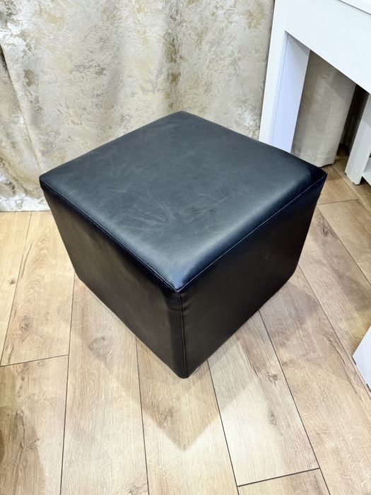 Пуф черный б/у 50х50см