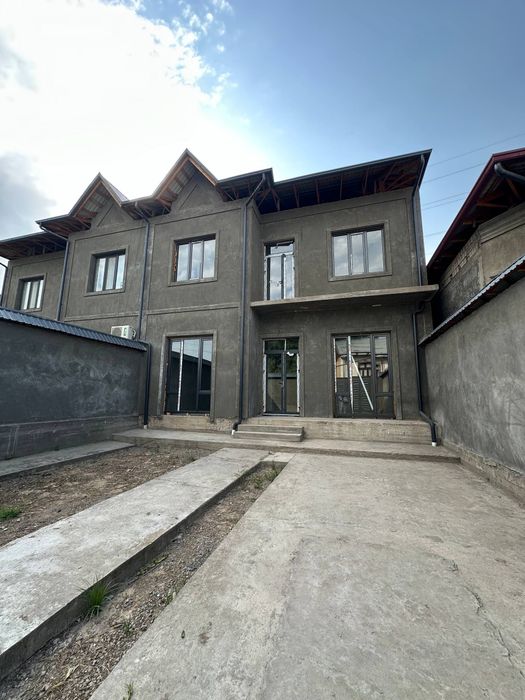 Участка сотилади, каробка ҳолатда. 4 та хона, 2 сотих. Нархи — 125 000