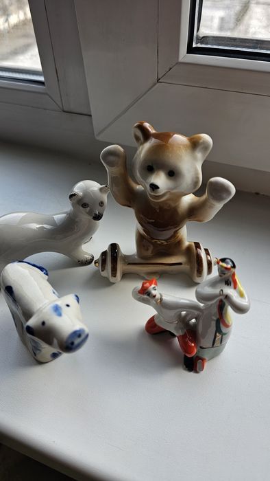 Продам фарфоровые статуэтки