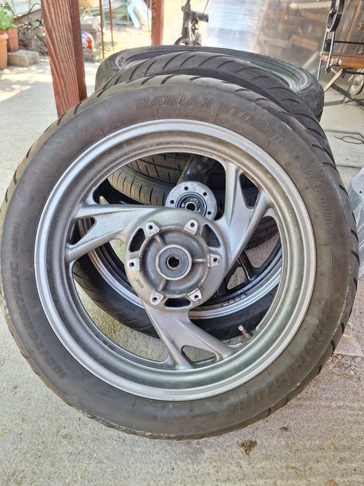 Vând roti motor Yamaha
