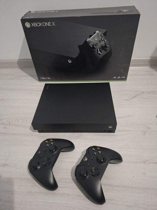 Xbox One X cu 2 Manete + Ventilator răcire + Varta Supercharger  baterii controller