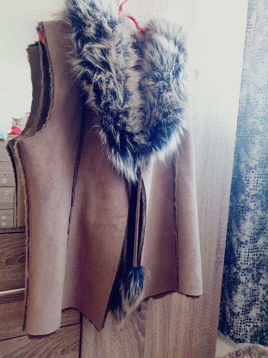 Vesta piele întoarsă cu blana