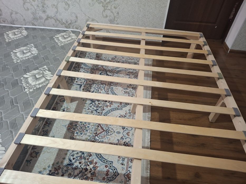 Кровать матрасом хорошим состояние
