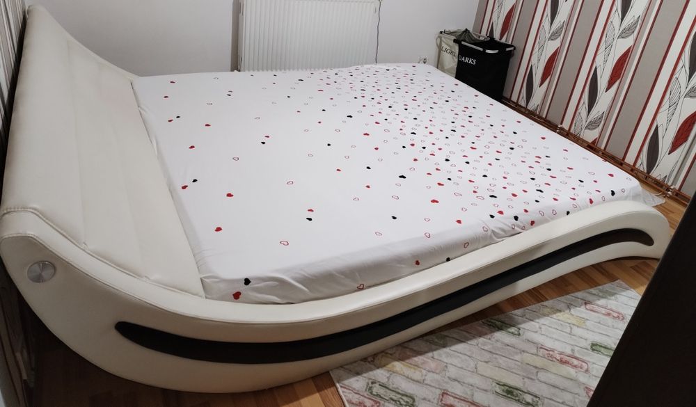 Vând pat matrimonial