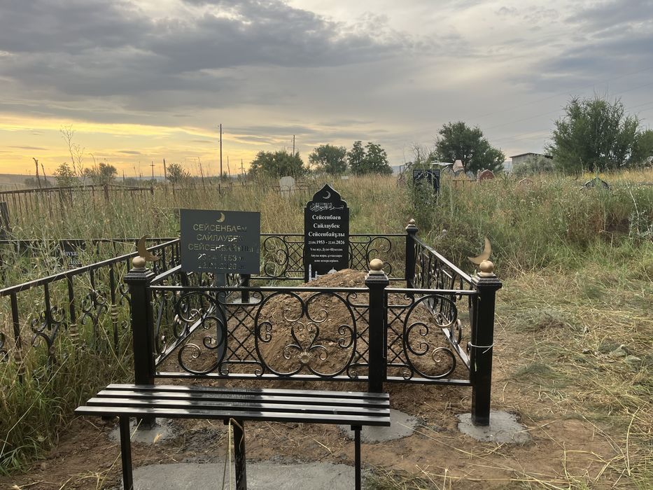 Кок тас памиятник Шымкент
