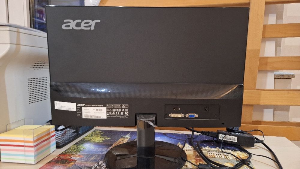 Продавам монитор Acer