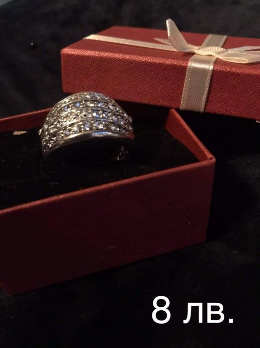 Бижута на AVON - колиета, обеци и пръстени