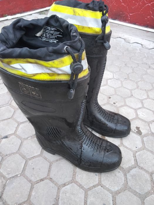 Сапоги резиновые 45 размер.