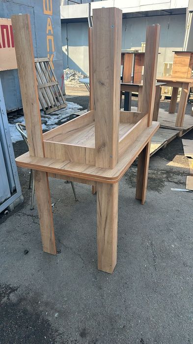 Продам стол и стулья тумба стол и т.д