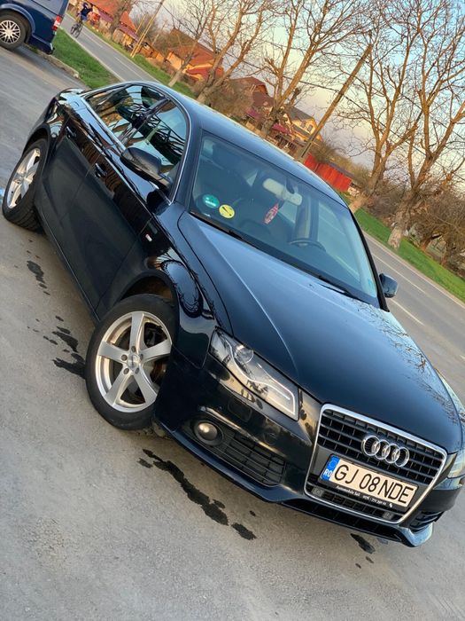 Audi a 4 B 8 TFSI 180 CP berlina , culoare negru .