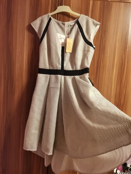 Vand rochii  de ocazie marimea 42