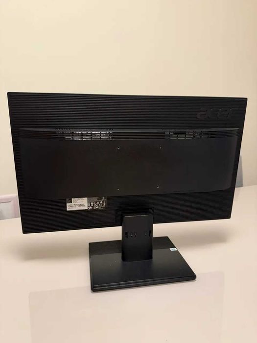Монитор Acer V246HL — 24" Full HD с HDMI