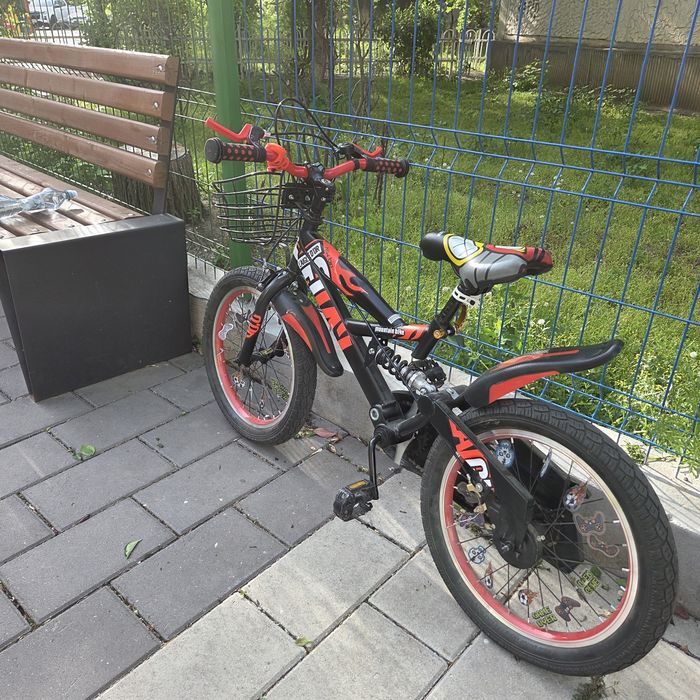 Vând bicicleta  5 -8 ani