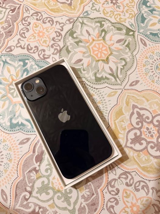 Продам айфон 13