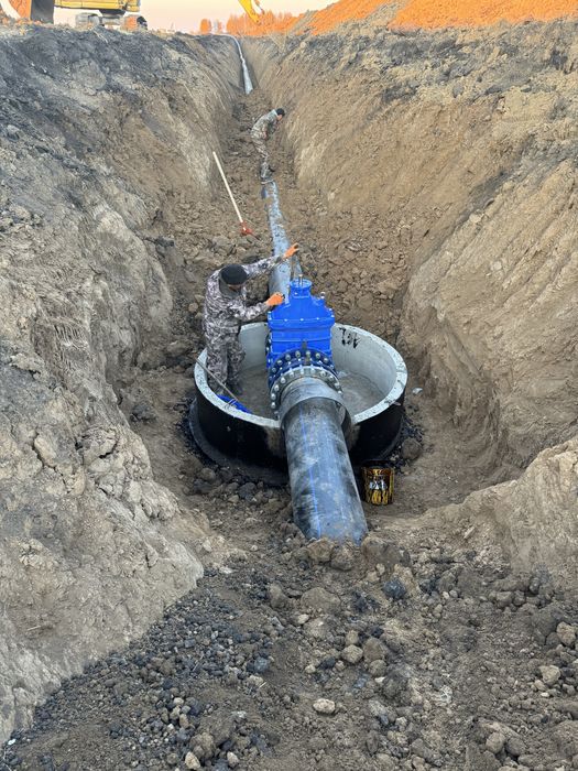 Бригада монтажников трубопровода