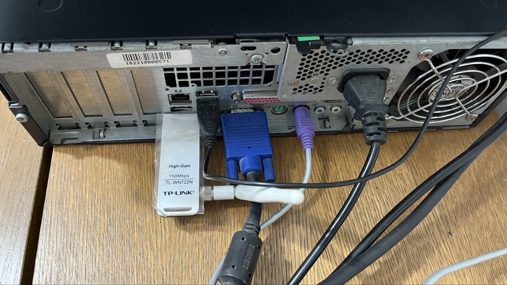 Продавам настолен компютър  ,клавиатура и мишка