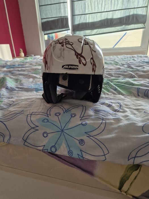 Продавам Ски каски