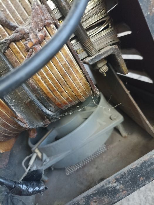 Продается сварочный аппарат на 220В. СССР.