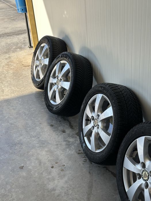 Комплект зимни гуми с джанти от Citroen: 2х Michelin  Alpin 5 215 55 r16 ; 2x Dunlop sp winter sport 4d 205 55 r16