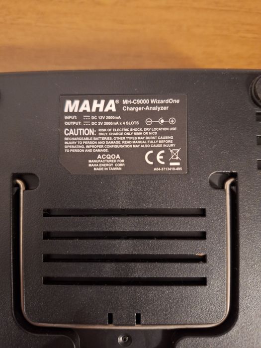 Vând încărcător acumulatori MAHA MH-C9000 powerex