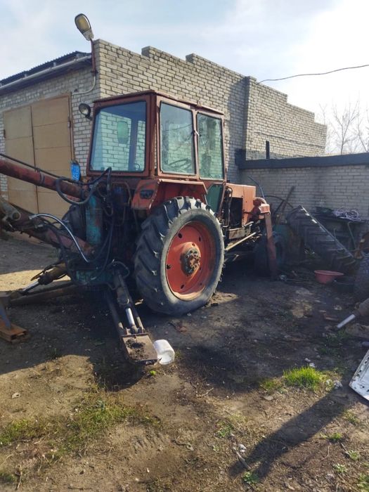 Экскаватор ЮМЗ продам.