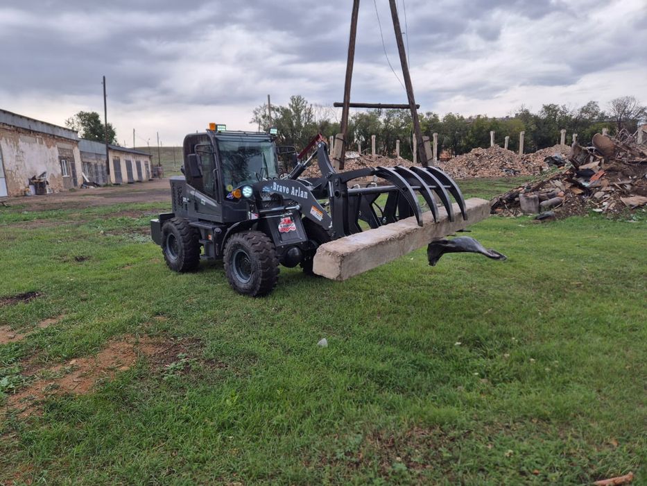 Продам мини фронтальные погрузчики