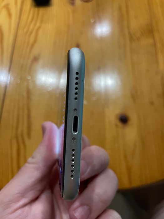 iPhone 11 64GB Бял