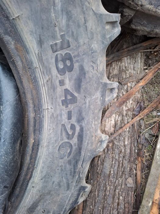 Vand 2 cauciucuri 18.4/26