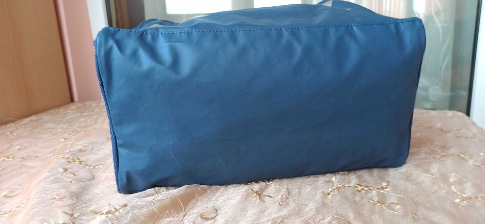 нов сак Kinder-20 лв, нов Hummel-15 лв, нова раница-20 лв.