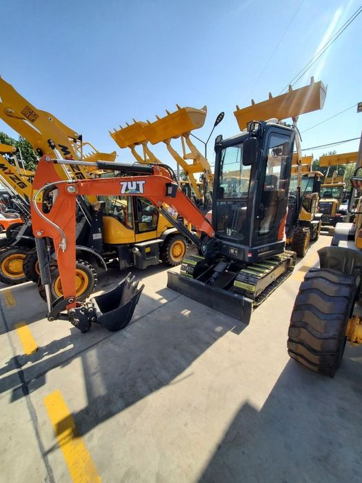 Gusenichniy mini ekskavator Zut27