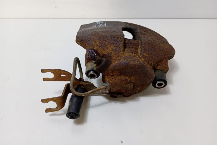 Etrier  dreapta fata Volkswagen VW Passat B5.5 (facelift) seria