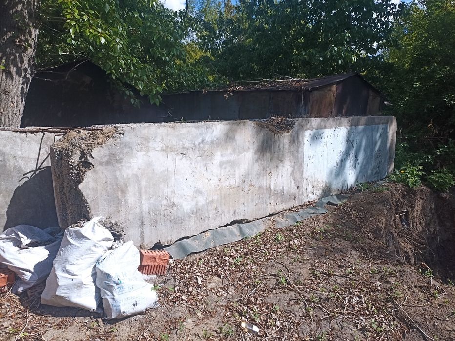 Продам место под гараж