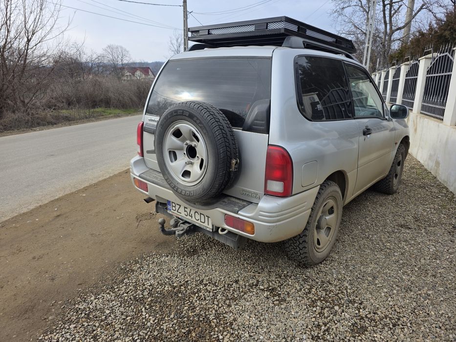 Vând sau schimb suzuki Grand Vitara  2000 benzina