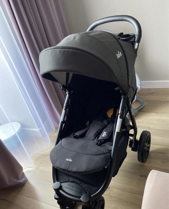 Коляска joie