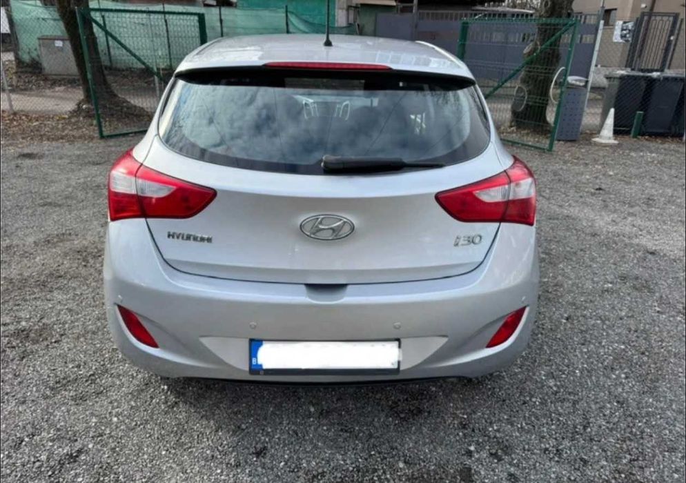 Кола под наем София – Hyundai i30 – Автоматик – Комфортен и икономичен