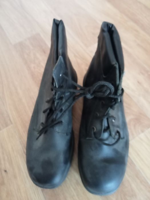 Продам рабочие ботинки размер42.