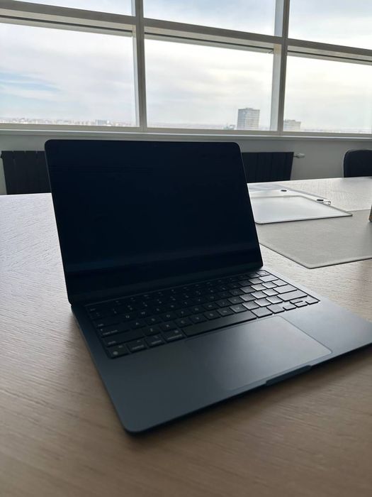 MacBook Air M3 Midnight 13.6" 2024