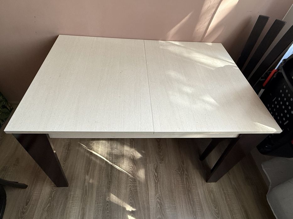 Трапезна маса разтегателна