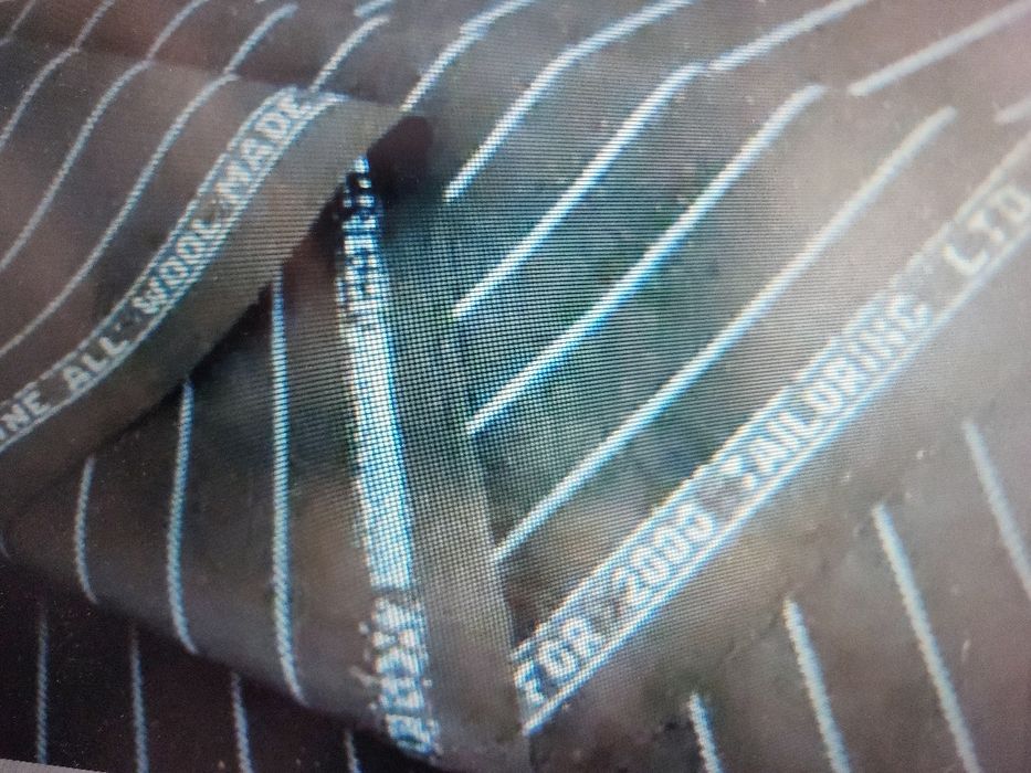 Redus! Costum minunat din stofa fina de lana confectionat in atelier