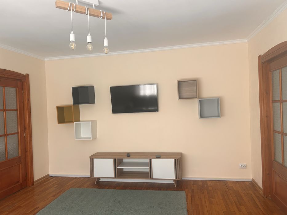Apartament 4 camere | 2 băi | 2 balcoane | parcare | renovat | Oradea