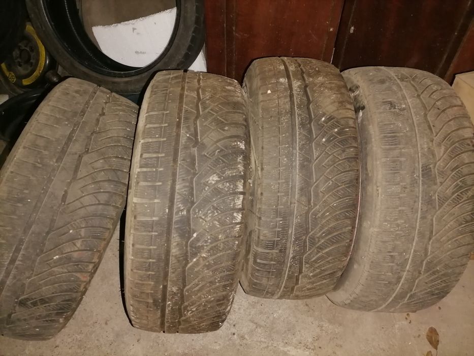 Vând jante cu cauciucuri foarte bune
