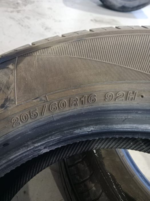 Продам шины 2 штуки. Новые