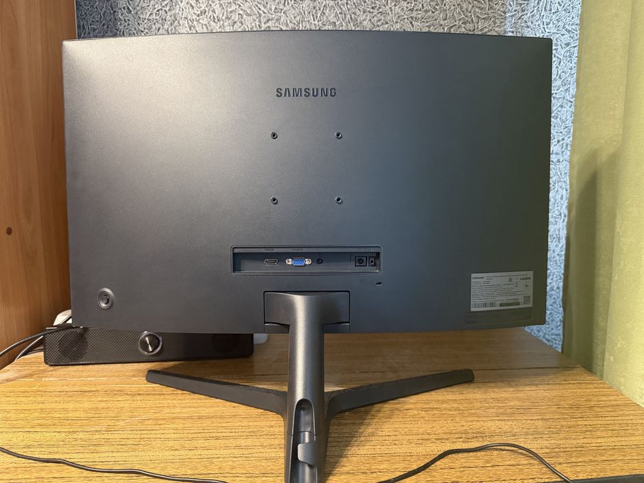 Монитор Samsung LC27R500FHI