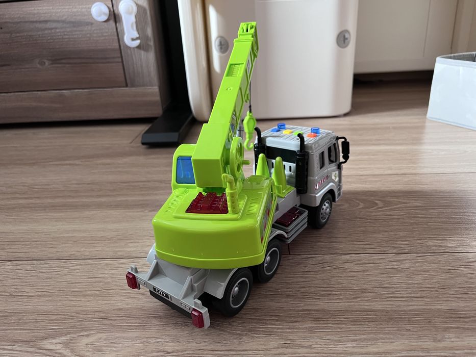 Интерактивна играчка камион с кран - със звуци