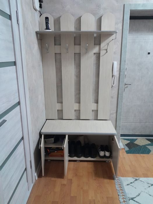 Продам прихожую в квартиру