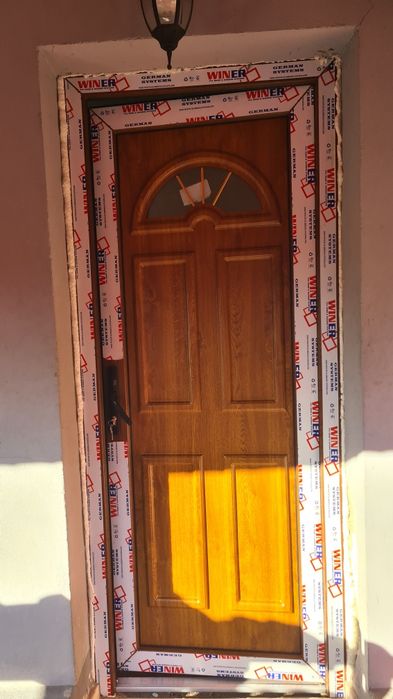 Uși pvc cu geam termopan